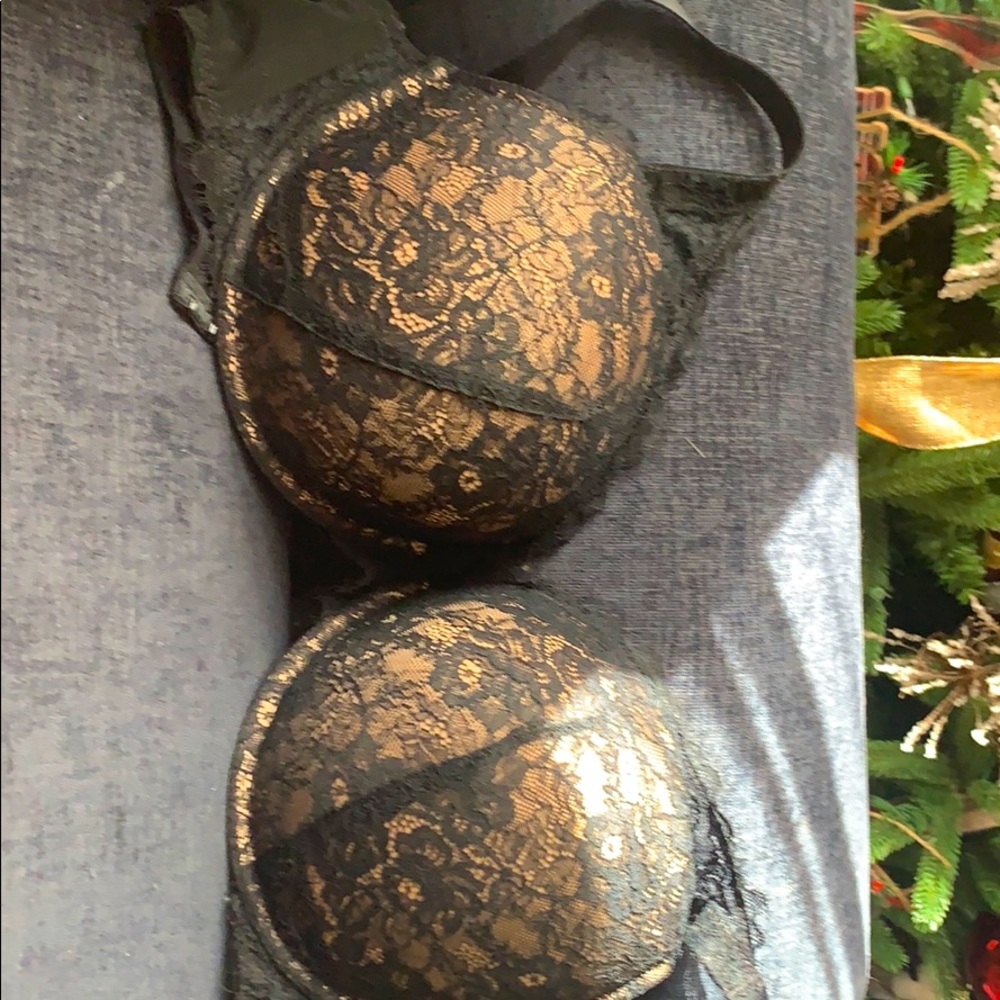 Black push-up bra